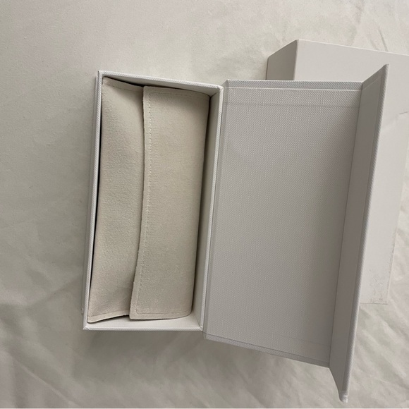 Larsson and Jennings Boyfriend Mini Aine WHITE GOLD 33MM - Picture 3 of 4